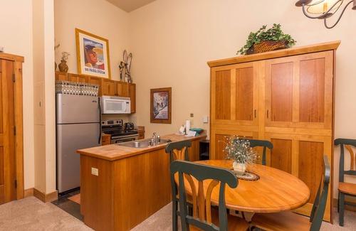 River Run Condo | River Run Condo w/Mountain Views from Private Balcony & Close to Gondola!