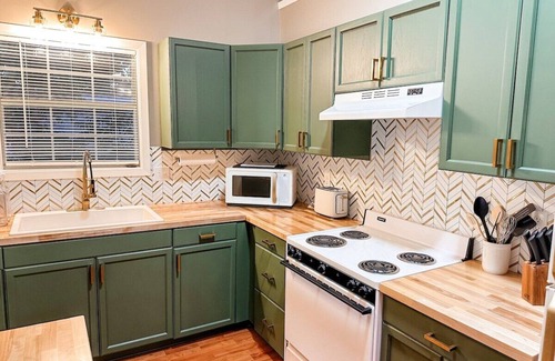 Hardy House | River Run- Spring River Getaway