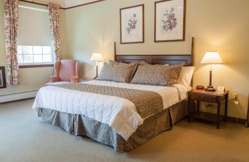 College Resort | River's Edge Resort