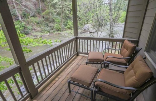 Rivers Edge Cabin | River Song | Ellijay, GA