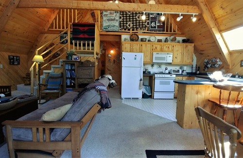 Red River House | River Song - On The River - Upper Valley - Secluded - Great Views - Pet Friendly