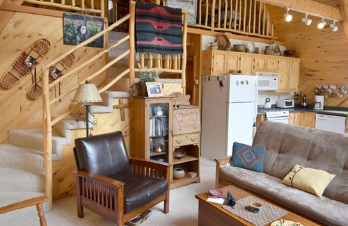 Red River House | River Song - On The River - Upper Valley - Secluded - Great Views - Pet Friendly