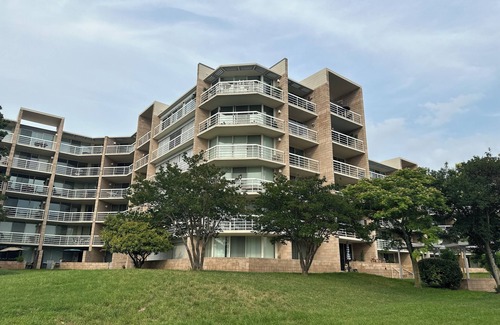 Kerrville Condo | River, swimming Pool, Tennis, Kayaking, Dining, Walking/Running Trails, Views