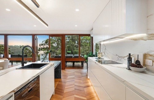 Bonnet Bay House | River Valley House - Family and Pet Friendly Designer Stay