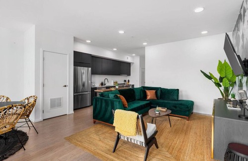North Capitol Condo | River View High-End Condo with Private Patio and FREE Parking