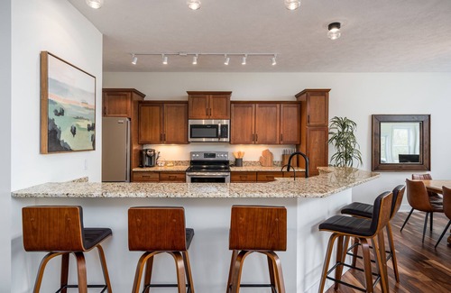 Douglas House | River View Retreat