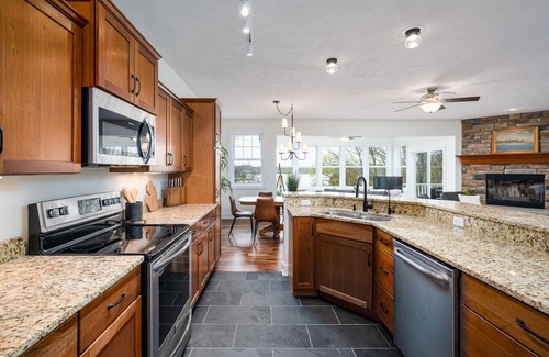 Douglas House | River View Retreat