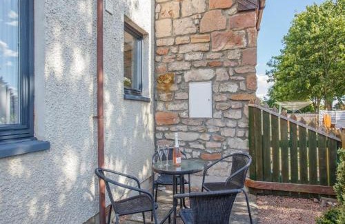 Nairn Apartment | River views 5 mins from beach