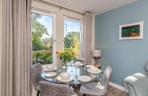 Nairn Apartment | River views 5 mins from beach
