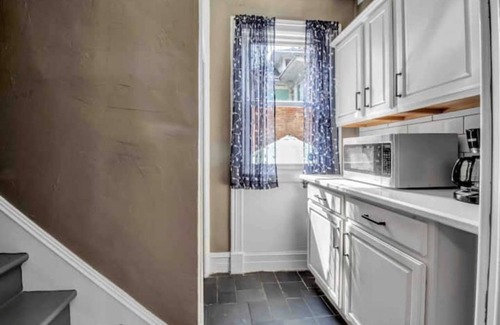 Downtown Niagara Falls House | RIVER VIEWS @ ASHWOOD, WALK TO FALLS, USA-2500SF