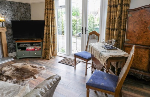 Helmsley Apartment | RIVERBANK APARTMENT, pet friendly, with a garden in Helmsley