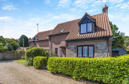 Saxthorpe House | Riverbank Cottage - Saxthorpe