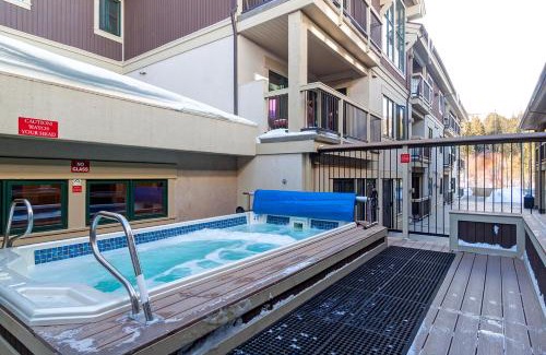 Four O'Clock Apartment | Riverbend Lodge 217 by Great Western Lodging