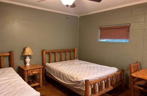 Concan Hotel | Riverbend on the Frio Motel 13