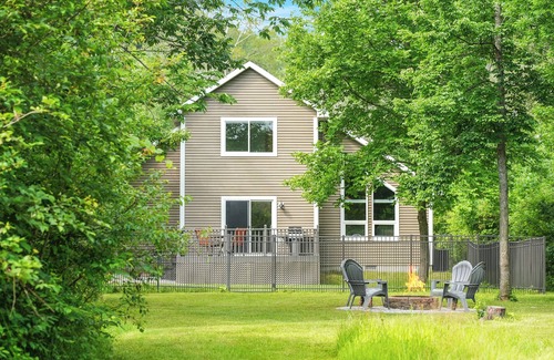 Mayfield House | — Riverbird Retreat — Boardman Riverside Home