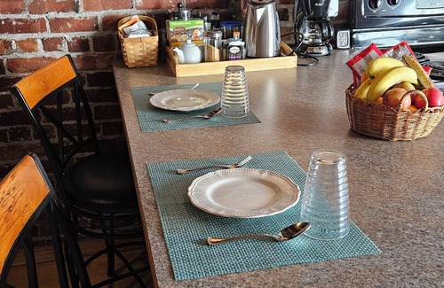 Mount Vernon Apartment | Riverclay Studio, a home base to enjoy Mount Vernon and Skagit Valley and More!