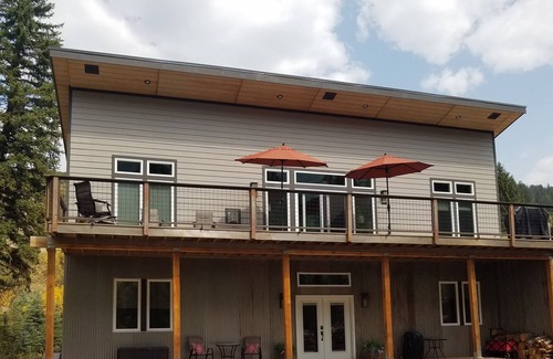 Carbondale Apartment | Riverfront 2 bedroom, 1 bath lower level 1,300 sq ft. apartment on Crystal River