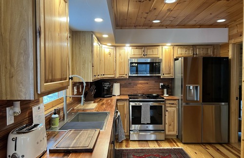 Clyde House | Riverfront-3 Luxury Homes on 500 Acres incl 5BR/3BA + 3BR/3BA + 2BR/2BA -Group B