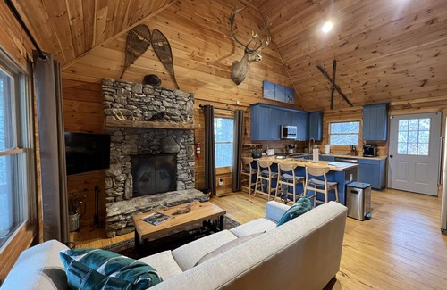 Clyde House | Riverfront-3 Luxury Homes on 500 Acres incl 5BR/3BA + 3BR/3BA + 2BR/2BA -Group B