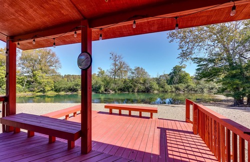 Mount Ida Cabin | Riverfront Arkansas Abode - Furnished Deck & Grill