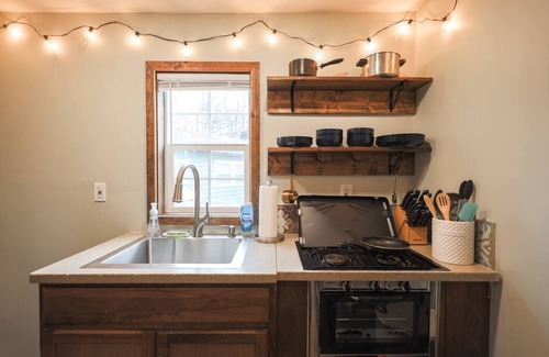 Canadensis Cabin | Riverfront Cabin. Minutes from Mt.Airy & Kalahari