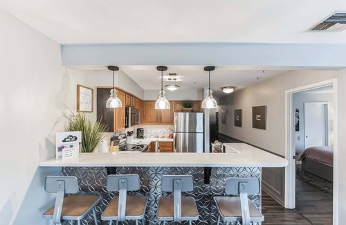 North Capitol Condo | Riverfront Charm – A Scenic Downtown Stay for 6!