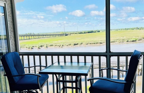 Meridian Condo | Riverfront Condo w/Boat slip. River Views! Walk downtown!