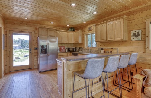 Pagosa Springs Cabin | Riverfront Cozy Cabin, Gas Fireplace, Pet-Friendly, Close to Downtown, Skiing, and Hiking Adventures