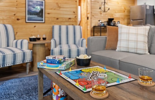 Bakerton Cabin | Riverfront~Firepit~Fishing~20 Min Lake Cumberland~Game Table