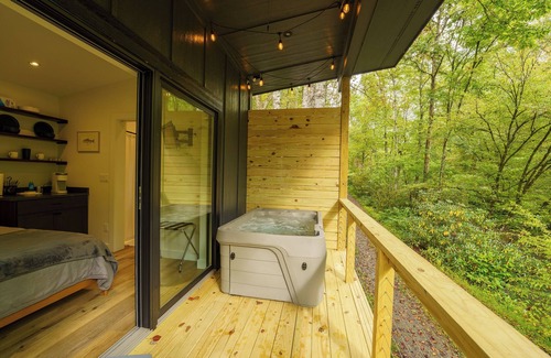 Rosman Cabin | Riverfront Fishing Cabin with HOT TUB