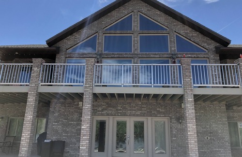 Hagerman House | RIVERFRONT LODGE IN HAGERMAN PARADISE.