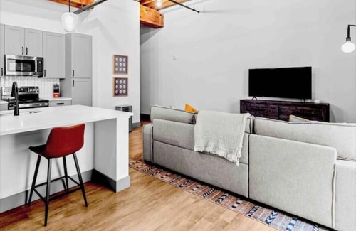 Downtown St. Louis Apartment | Riverfront Loft-Steps from Arch, Stadium & Convention Center