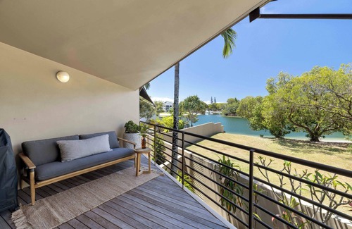 Noosaville Apartment | Riverfront Luxury: Poolside, Near Hastings