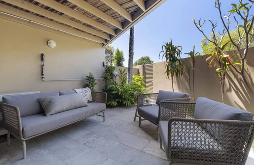 Noosaville Apartment | Riverfront Luxury: Poolside, Near Hastings