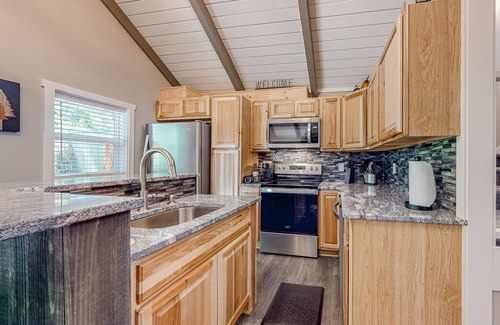 Mason County House | Riverfront property with three cabins, hot tubs, firepits, kayaks - beach access