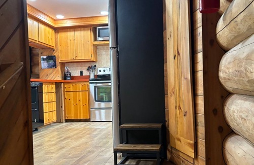 Cooper Landing Cabin | Riverfront Retreat on Kenai River