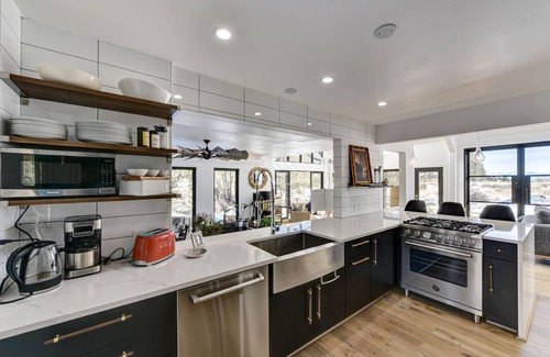 Buena Vista House | Riverfront Retreat w/Mountain Views