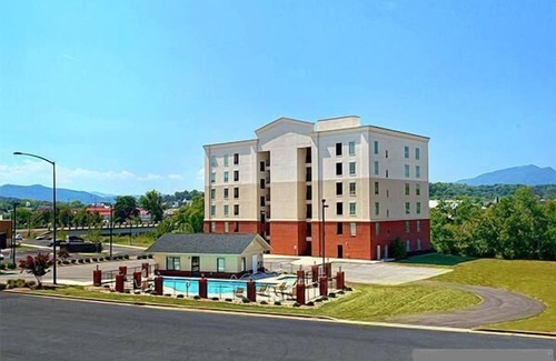 Sevierville Condo | Riverfront Spacious Luxury Condo in Perfect Location near Tanger Outlets