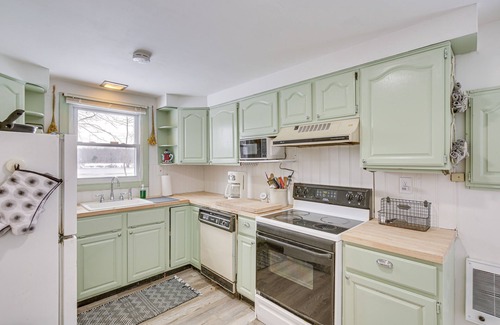 Topsham House | Riverfront Topsham Home ~ 28 Mi to Portland!