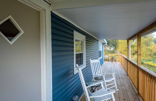 Bluff City House | Riverfront- Upper Unit | Dock | Firepit | Hot Tub | Wi-Fi