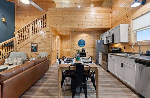 Bakerton Cabin | Riverfront View~Boat Ramp~Foosball~Family Friendly Cabin~20 Min Lake Cumberland
