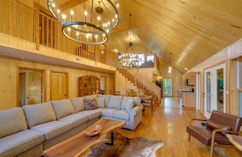 Marlinton House | Riverfront West Virginia Cabin with Screened-In Deck