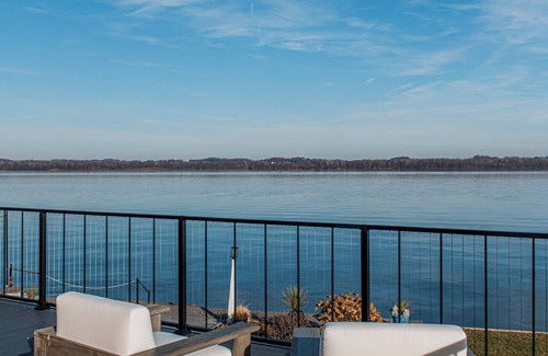 Wrightsville House | Rivers Edge Unique Kids Playroom + Stunning Water Views + Hot Tub