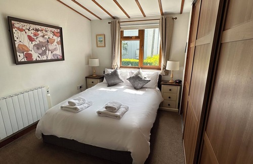 Brundall Cabin | Riverside 2 bedroom lodge. Fishing straight off the decking.