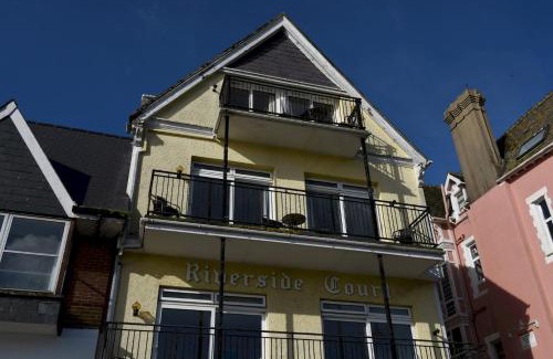 Dartmouth Apartment | Riverside 3