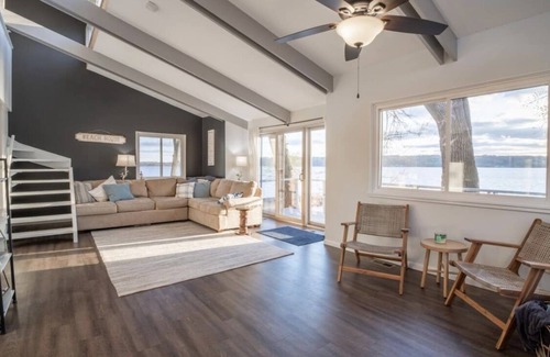 Peoria Heights House | Riverside Beach House
