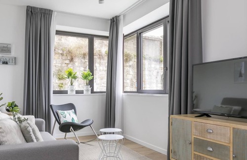 Basurto-Zorroza Apartment | Riverside by Forever Rentals. Deluxe 2 bedroom apartment with views of Ría. Wifi