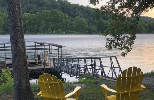 Lakeview Cabin | Riverside Cabin B White River is 110 ft away with Riverview from Deck King Bed