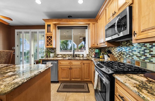 Estates at Canyon Crest House | ~Riverside Golden Hour Oasis~MovieTheater~Pool/Hot Tub