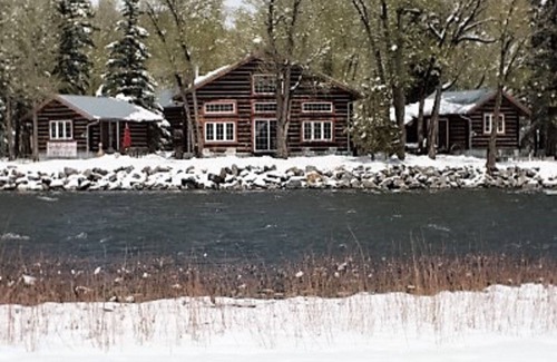 South Fork Cabin | Riverside Meadows Guest Cabin on Rio Grande Free Kayaking and Rafting
